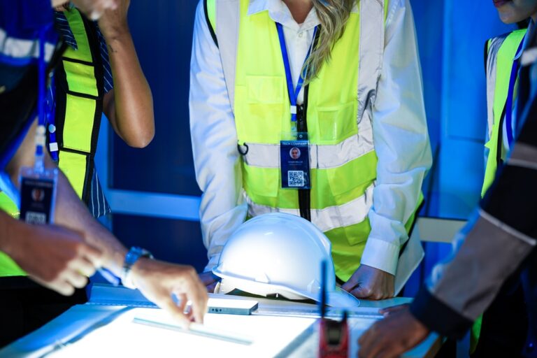 Instrukcje BHP w małych firmach – jak uniknąć kar i niepotrzebnych kosztów?